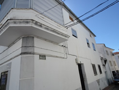 Casa de 3 plantas de 196 m2. por planta. Jaraíz de la Vera V056