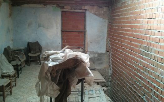 Casa para rehabilitar de 150 m2. con 600 m2. de parcela. Jaraíz de la Vera V038