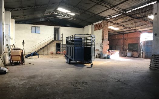 Finca de 1 ha. con naves de 650 m2. y 250 m2. Jaraíz de la Vera V123