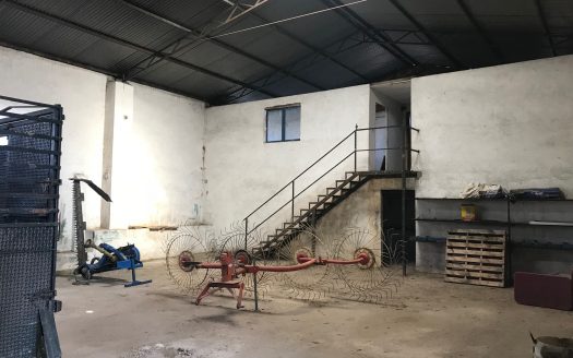 Finca de 1 ha. con naves de 650 m2. y 250 m2. Jaraíz de la Vera V123